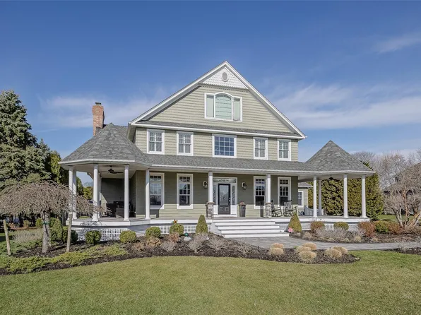 37 Hampton Drive, Center Moriches, NY 11934