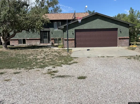 46 Lakeview Dr, Wheatland, WY 82201