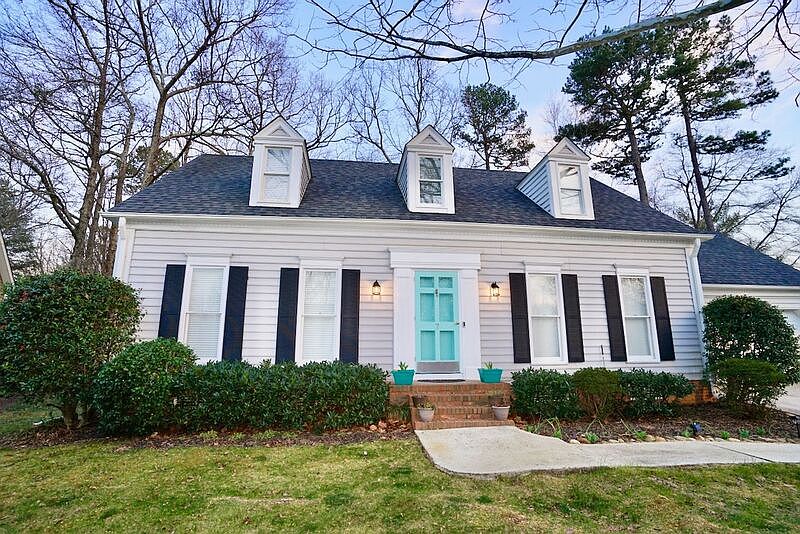 1st image of 7 Woodway Dr