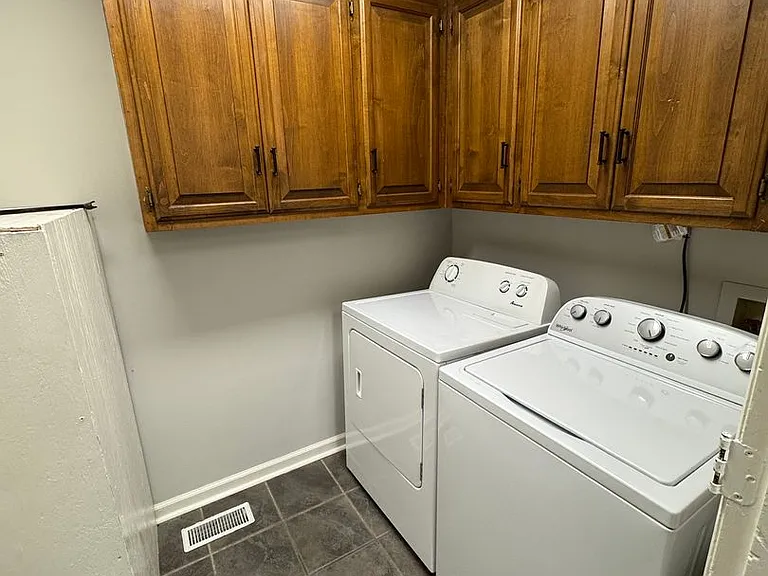 748 Meadowlark Dr — Photo 7