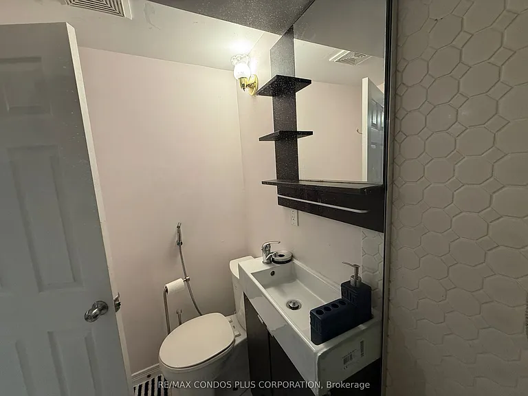 7 McKelvey Dr #LOWER LEVEL A — Photo 11