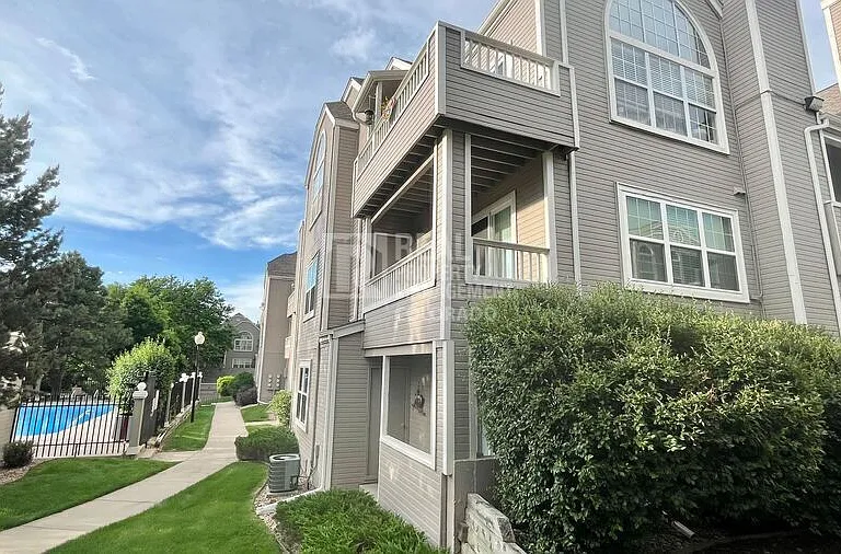5706 W Asbury Pl #205 — Photo 2