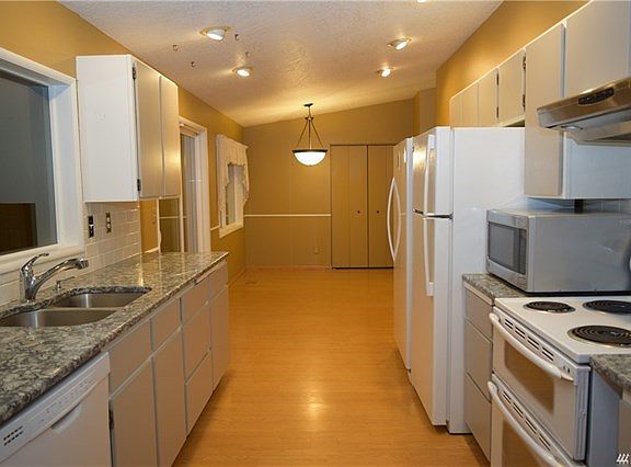 Updated kitchen w/granite counter tops, fridge freezer mircrowave dishwasher range/stove all stay