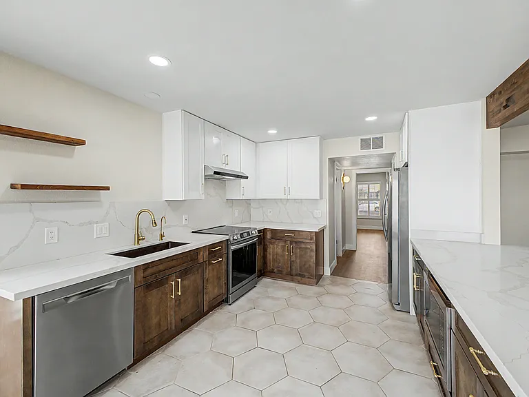 3922 E Larkspur Dr — Photo 3