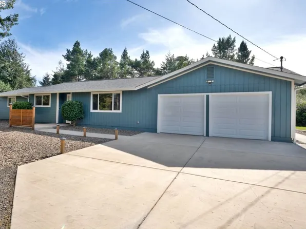 2034 45th St, Florence, OR 97439