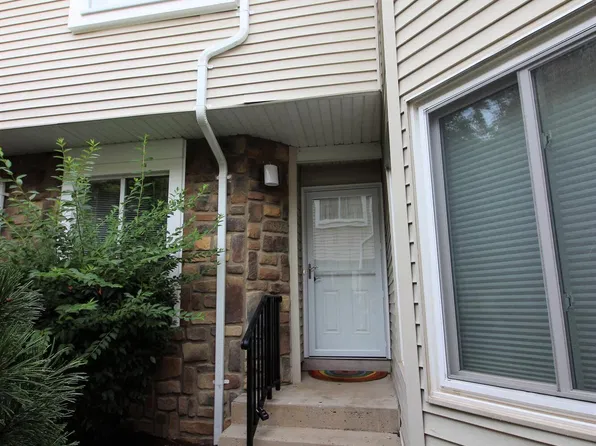 1059 Schmidt Ln, North Brunswick, NJ 08902