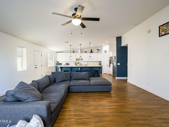 5th image of 807 W BUIST Avenue