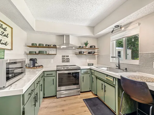 22250 Woodlawn Ave, Brooksville, FL 34601