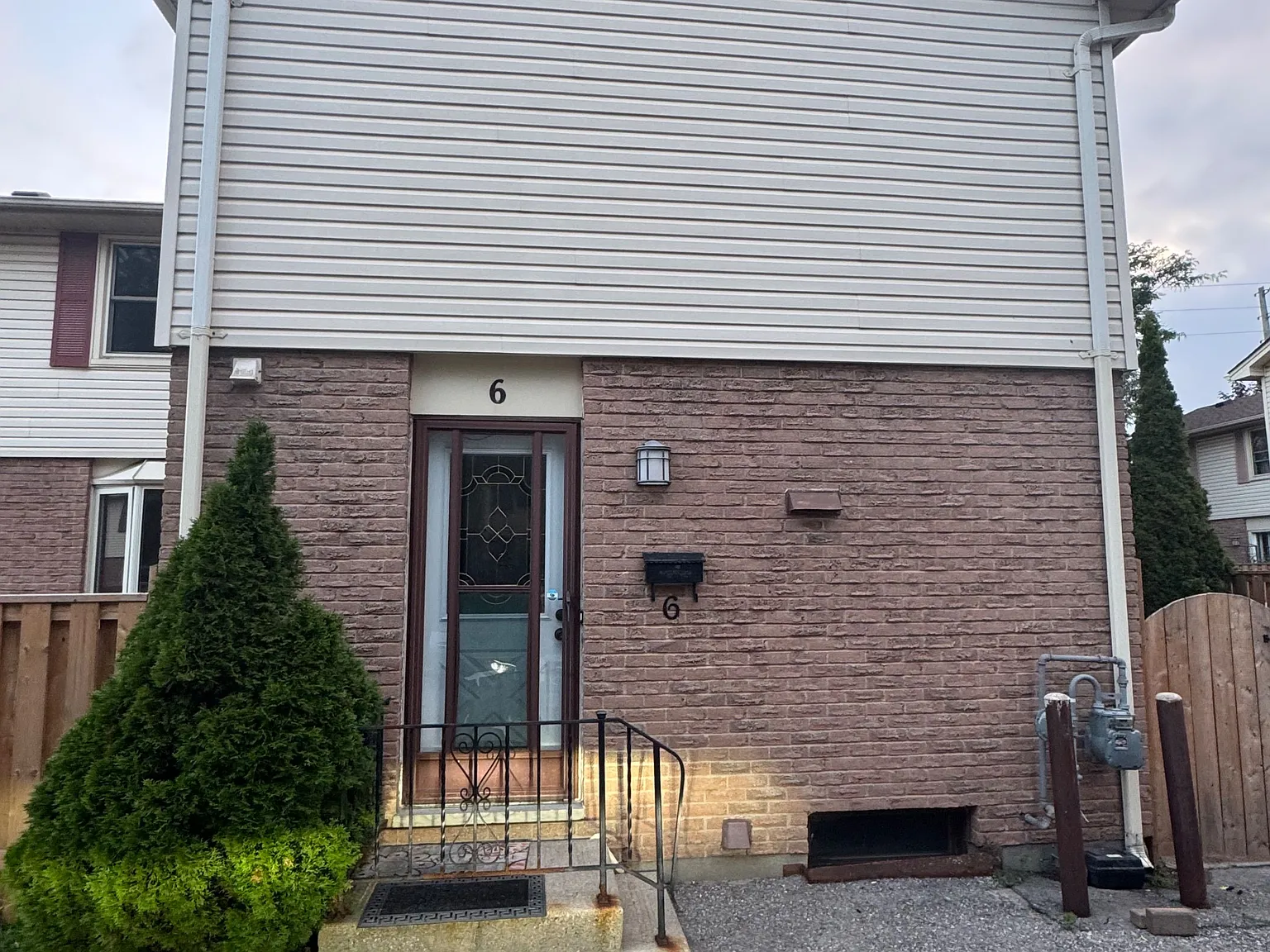 3 bed, $2,300 — Photo 2