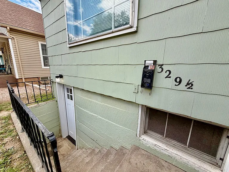329.5 Edwards St — Photo 2
