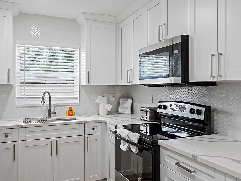 638 Lake Palms Dr — Photo 12