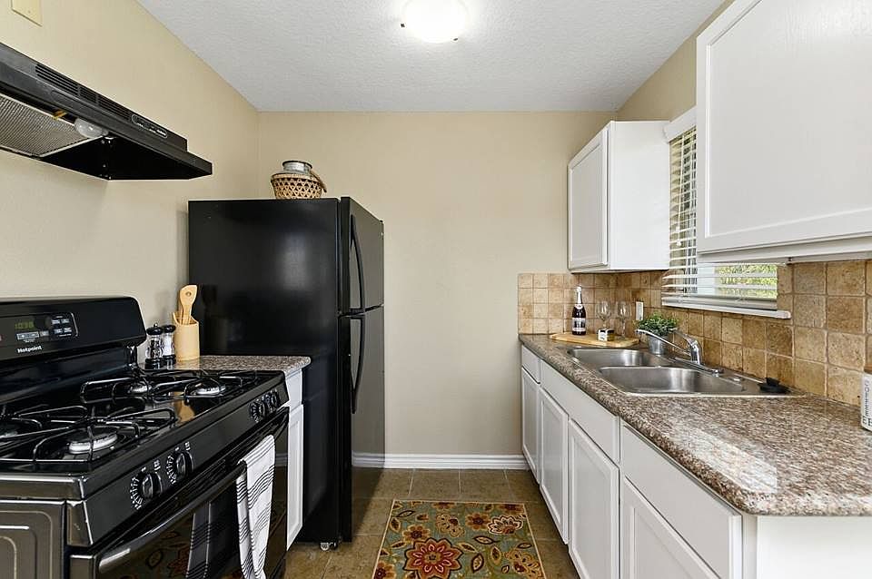 1st image of 115 Arbor St APT 1