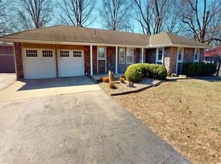 15293 Skyway Dr, Bonner Springs, KS 66012