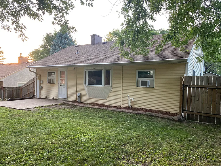2412 Cowern Pl E — Photo 24