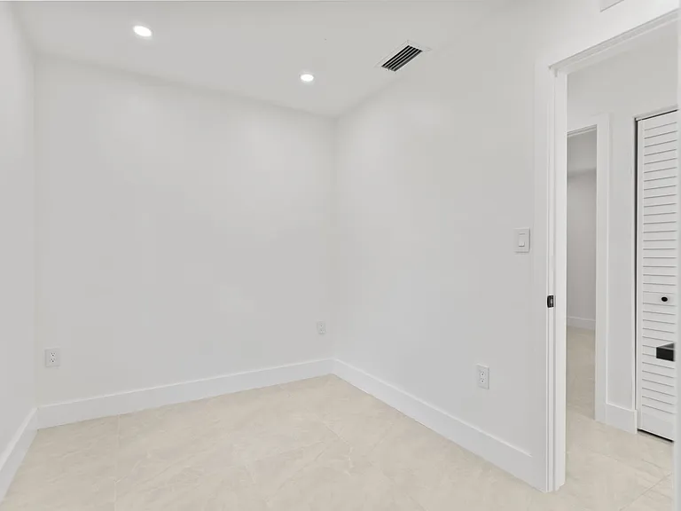 15920 NW 17th Ct — Photo 23
