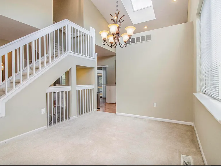 5974 Versailles Ave — Photo 7