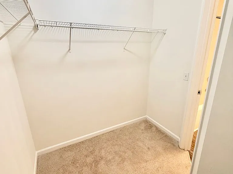 Lakeview Apartments — Photo 9