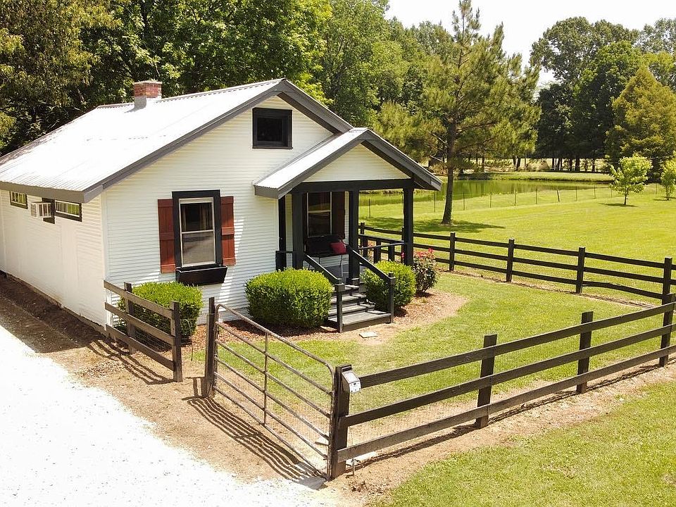 beautiful stand alone 2 bed one bath fully furnished rental