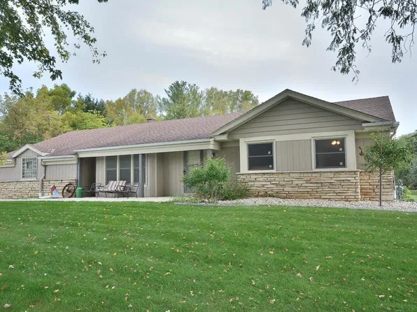 S36W27855 Robin Hill CIRCLE, Waukesha, WI 53189