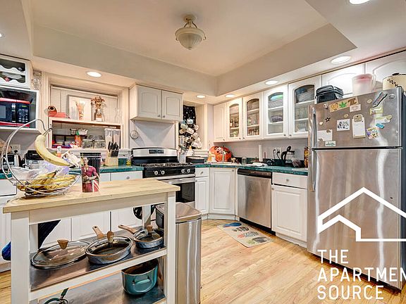 2nd image of 1759 W Superior St #G