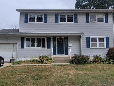 588 N Putnam Avenue, Lindenhurst, NY, 11757