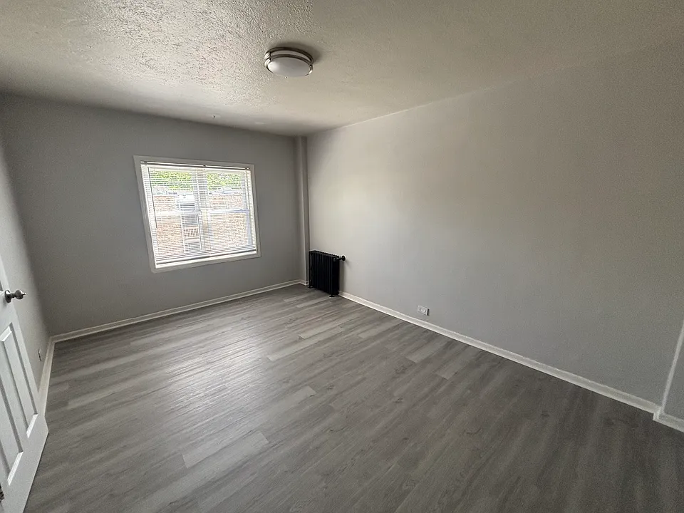 7327 N Rogers Ave #502