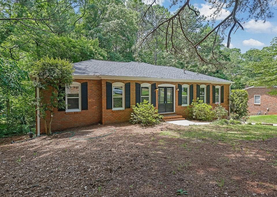 1st image of 486 Edward Ct