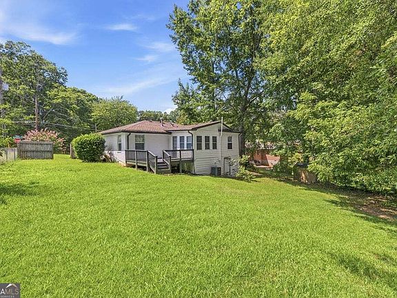 3rd image of 2818 Meadowview Dr SE