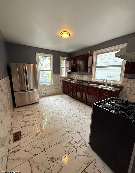 239 S Clinton St #1 — Photo 10