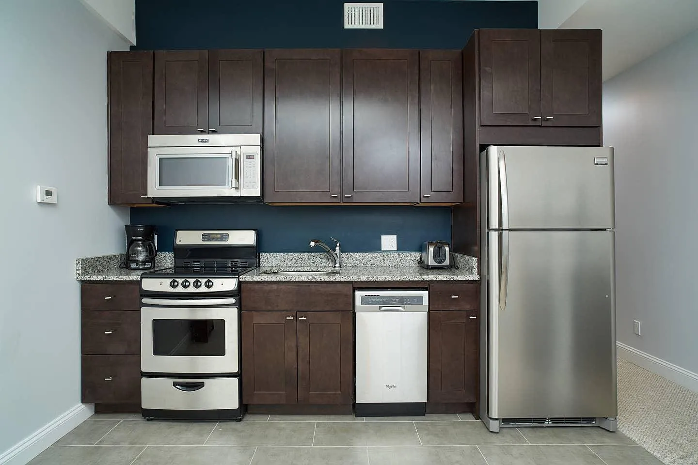 1 bed, 900 sqft, $1,880 — Photo 1
