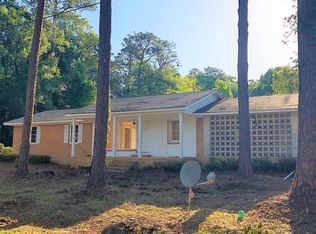 302 Raintree Dr, Douglas, GA 31533