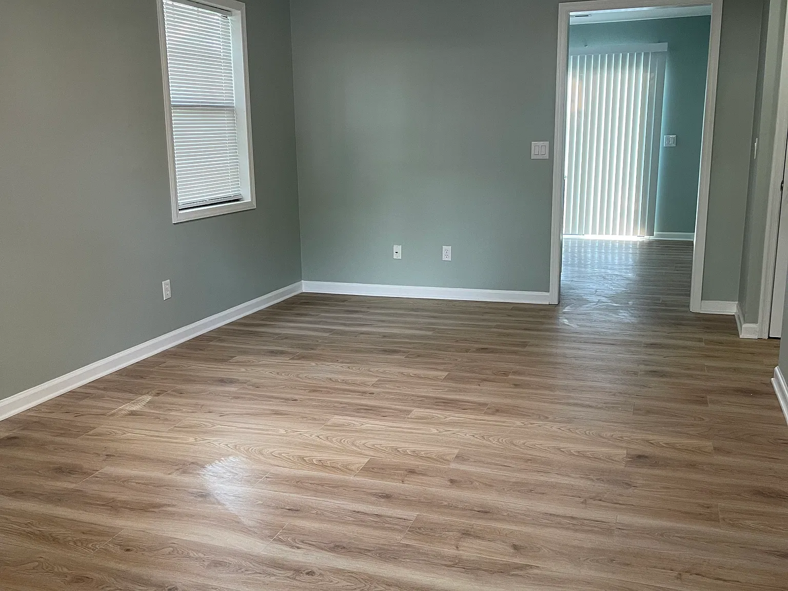 2 bed, 832 sqft, $1,300 — Photo 2