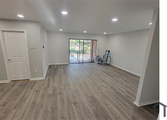 5th image of 810 Quince Orchard Blvd APT 201