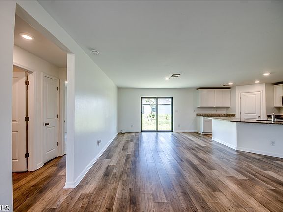 2nd image of 861 Winwood Cir