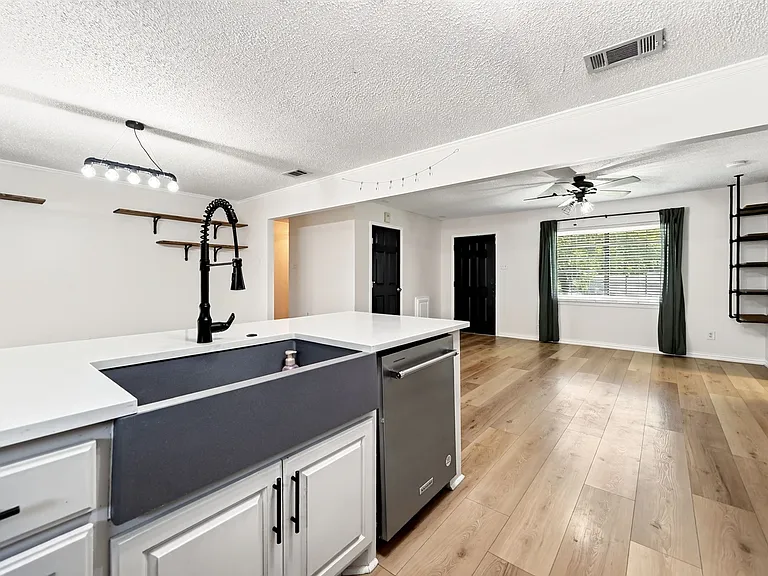 505 Whittle Way — Photo 10