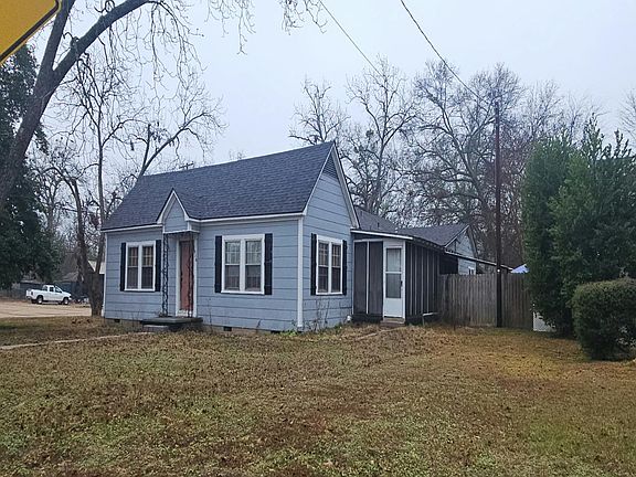 2nd image of 616 W Scott St