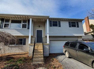 609 E Main St, New Holland, PA 17557