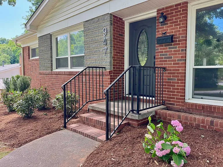 947 Dudley Dr — Photo 1