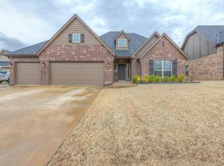 716 W 40th Pl, Sand Springs, OK 74063