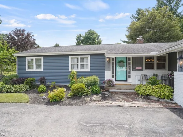 2260 Thurmont Rd, Akron, OH 44313