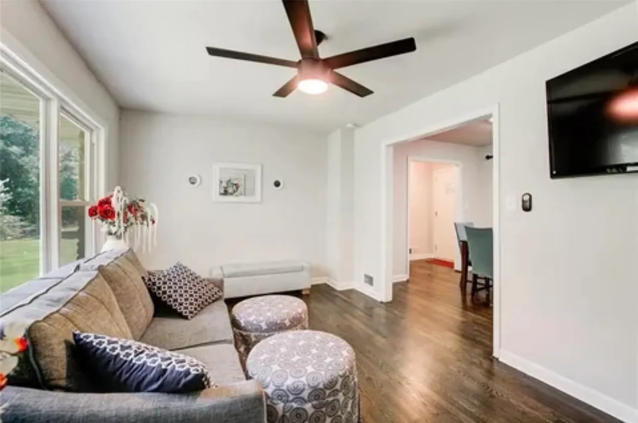 3 bed, 1094 sqft, $800 — Photo 1