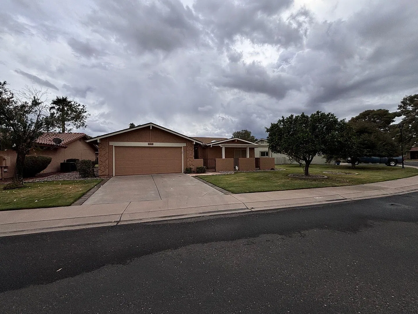 Lovely views from this 2 bed 2 bath home in the grass. Located in Leisure World a 45+ Active Adul... — Photo 4