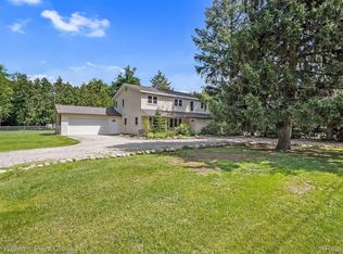 5266 Tubbs Rd, Waterford, MI 48327