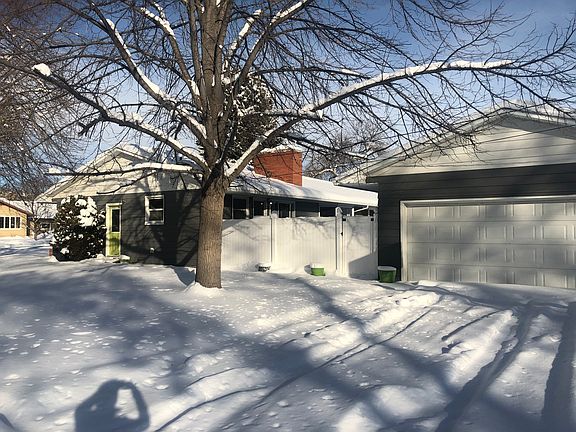3rd image of 1544 Parkhill Dr
