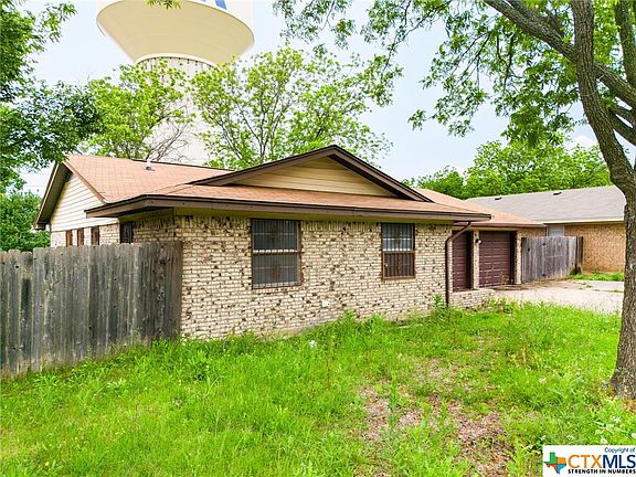 3rd image of 2910 Chaucer Dr