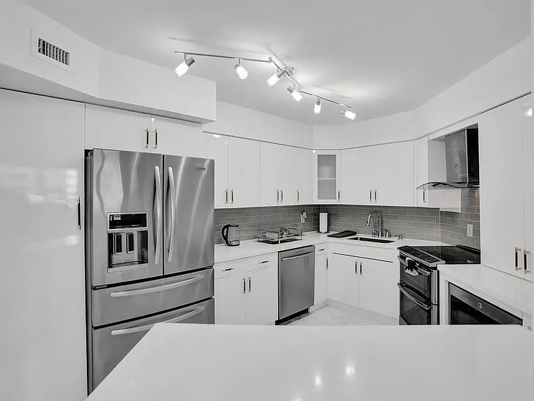 5151 Collins Ave #412 — Photo 5