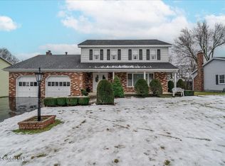 65 Delafield Dr, Albany, NY 12205