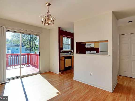 5th image of 411 Delaware Pl