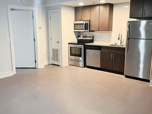 3rd image of 3003 Parkwood Ave APT L109