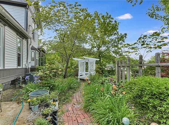4th image of 601 Ivy St
